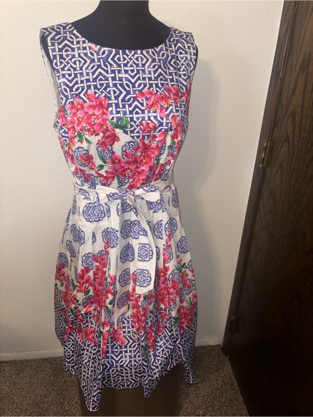 LOFT Floral Classic Box Pleats Dess size 14